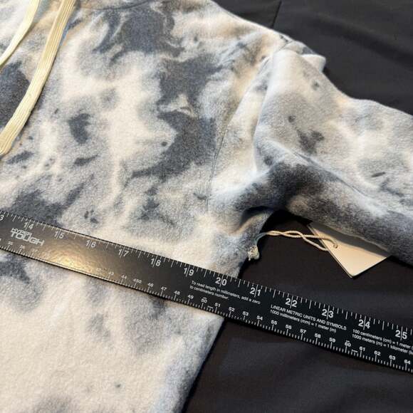 feat - Picture 3 of 9